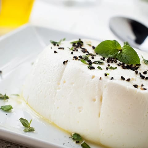 Victorian Cameo Cheese Olive